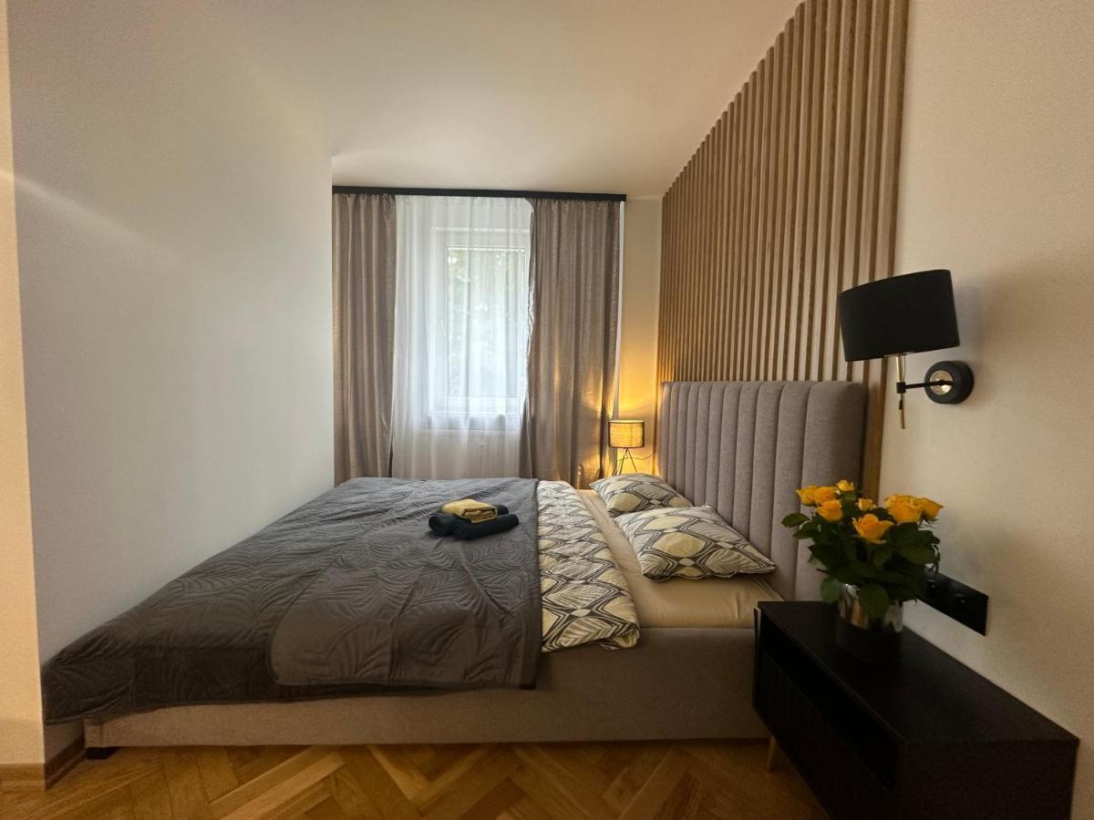 Mki Apartments - Zlota 69 Warsaw City Center Apartment Екстер'єр фото